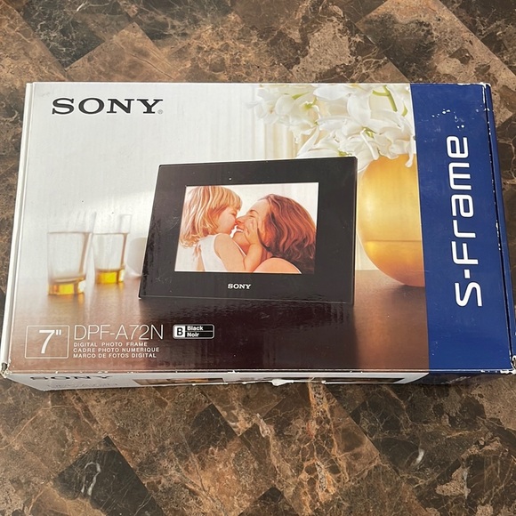 HOST PICKED❤️❤️ Sony DPF-A72N Digital Photo Frame🥰🥰 - Picture 1 of 3